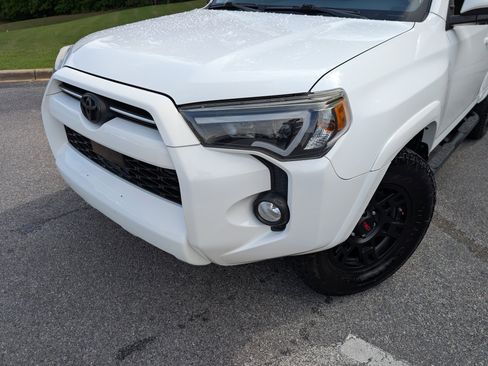 Used 2020 Toyota 4Runner SR5 Premium w/ Moonroof Package RWD image 13