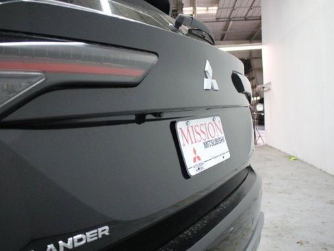 New 2026 Mitsubishi Outlander SE image 4