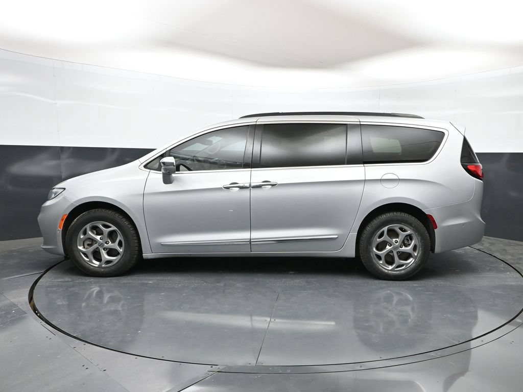 Used 2022 Chrysler Pacifica Limited AWD/4WD image 36