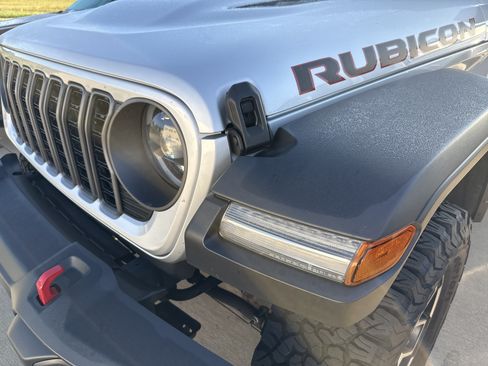 Used 2024 Jeep Wrangler Unlimited Rubicon AWD/4WD image 6