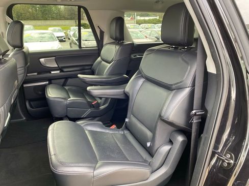 Used 2025 Ford Expedition Max Platinum AWD/4WD image 31