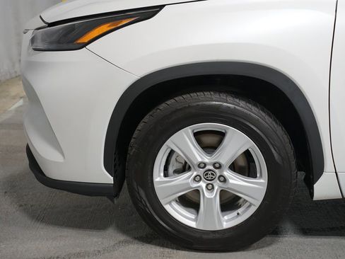 Certified 2024 Toyota Highlander LE image 5