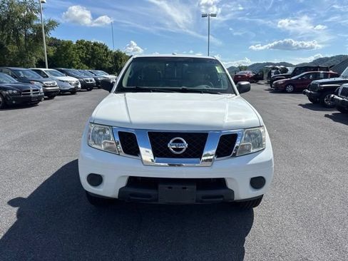 Used 2015 Nissan Frontier SV AWD/4WD image 3