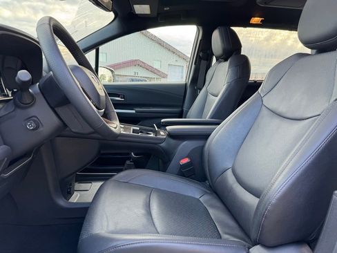 Used 2025 Toyota Sienna Limited AWD/4WD image 4