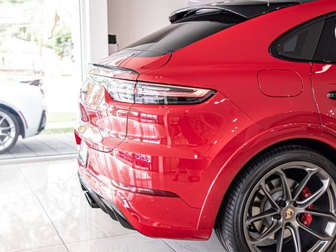 Used 2022 Porsche Cayenne GTS AWD/4WD image 12