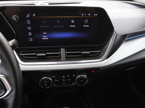 Used 2025 Chevrolet Trax LT w/ LT Convenience Package FWD image 17
