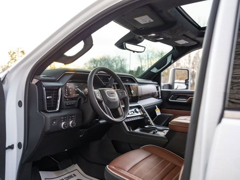 Used 2026 GMC Sierra 3500 Denali Ultimate image 32