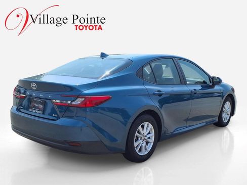 Used 2025 Toyota Camry LE FWD image 5