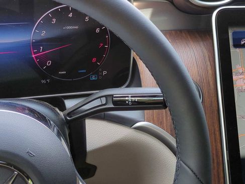 Used 2025 Mercedes-Benz GLC 300 4MATIC image 34