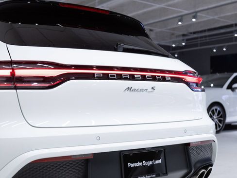 Certified 2026 Porsche Macan S AWD/4WD image 32