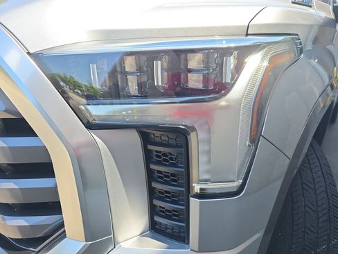 Used 2025 Toyota Tundra Limited AWD/4WD image 32