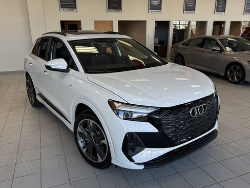 Used 2024 Audi Q4 e-tron Premium Plus w/ Premium Plus image 7
