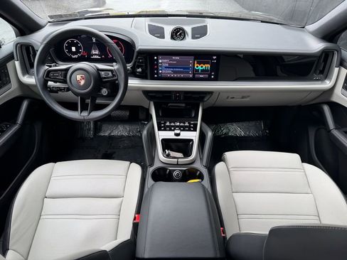 Certified 2025 Porsche Cayenne Coupe AWD/4WD image 17