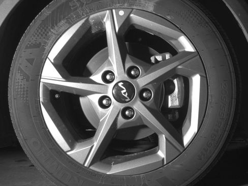 Used 2025 Kia K4 LXS image 13