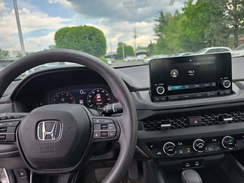Used 2023 Honda Accord EX image 19