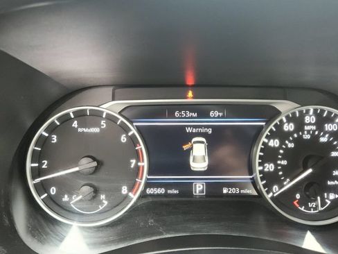 Used 2024 Nissan Sentra SV FWD image 9