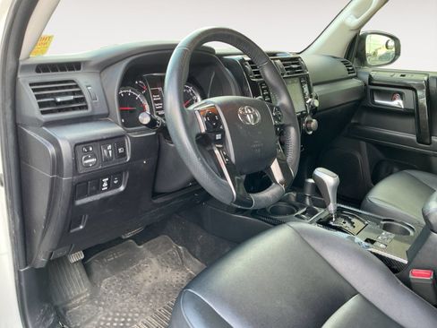 Used 2022 Toyota 4Runner TRD Off-Road Premium AWD/4WD image 10
