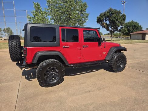 Used 2014 Jeep Wrangler Unlimited Sahara AWD/4WD image 25