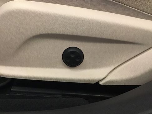 Used 2022 Mercedes-Benz E 350 4MATIC Sedan w/ AMG Line Exterior image 33