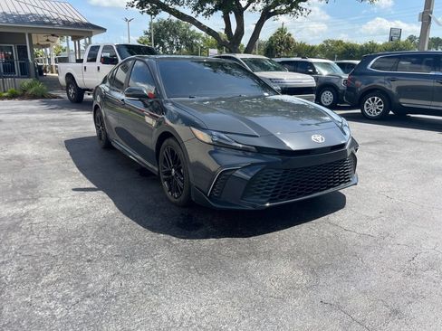Used 2026 Toyota Camry SE FWD image 7