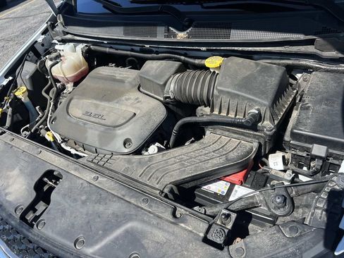 Used 2023 Chrysler Pacifica Touring-L FWD image 10