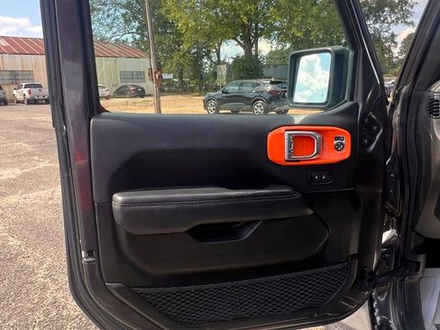 Used 2020 Jeep Wrangler Unlimited Sahara image 22