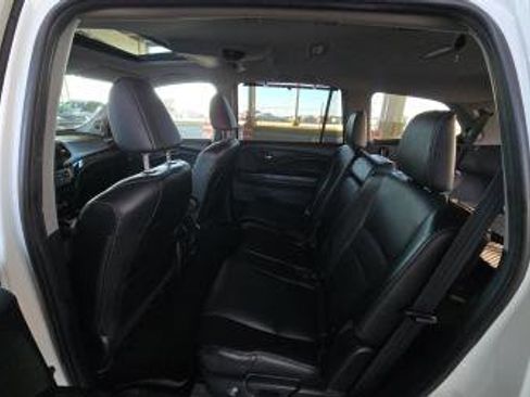 Used 2021 Honda Pilot Touring image 9