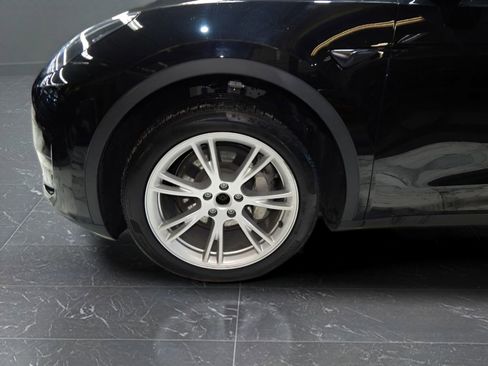 Used 2025 Tesla Model Y Long Range AWD/4WD image 10