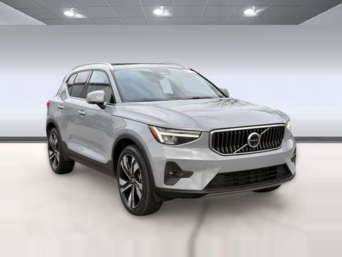 Certified 2024 Volvo XC40 B5 Plus w/ Protection Package image 7