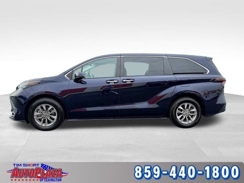 Used 2024 Toyota Sienna XLE FWD image 12