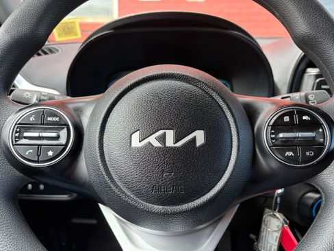 Used 2025 Kia Soul LX w/ LX Technology Package FWD image 25
