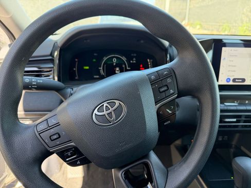 Used 2025 Toyota Camry LE image 25