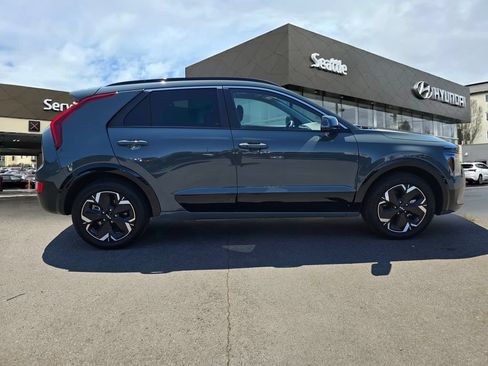 Used 2024 Kia Niro Wind w/ Wind Preserve Package FWD image 5