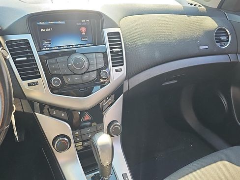 Used 2014 Chevrolet Cruze LT w/ Technology Package FWD image 9