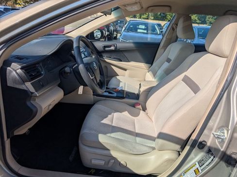 Used 2013 Toyota Camry LE FWD image 8
