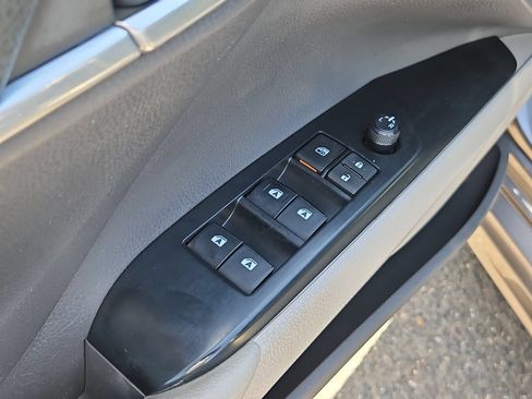 Used 2020 Toyota Camry SE FWD image 12