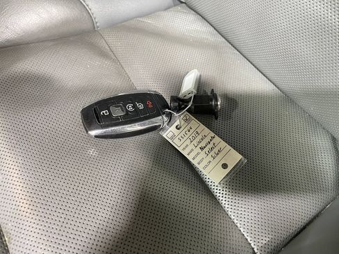 Used 2019 Lincoln Navigator Select AWD/4WD image 38