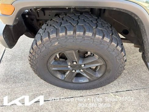 Used 2021 Jeep Wrangler Unlimited Sahara AWD/4WD image 4