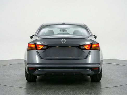 Used 2025 Nissan Altima 2.5 SV FWD image 7