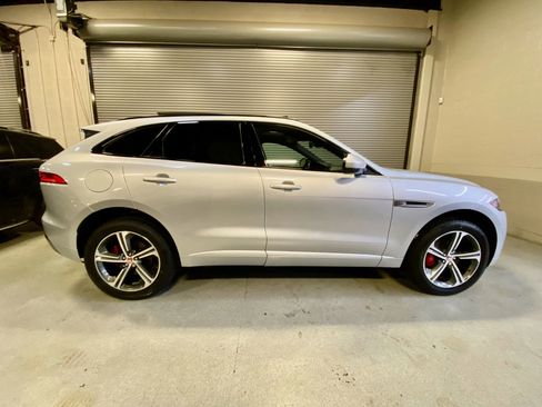 Used 2019 Jaguar F-PACE S image 8