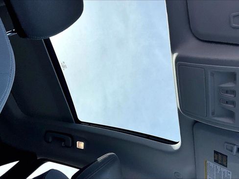 Used 2021 Ford Escape SE w/ SE Sport Appearance Package image 36