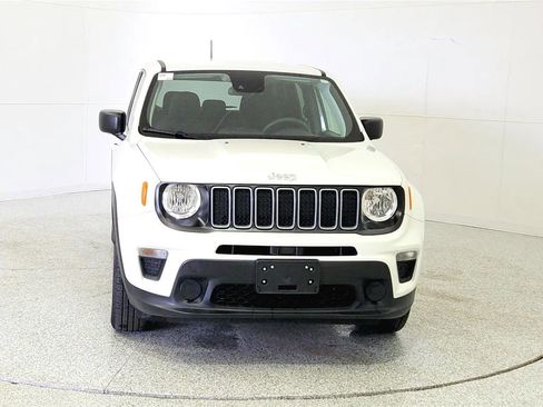 Used 2023 Jeep Renegade Latitude image 2