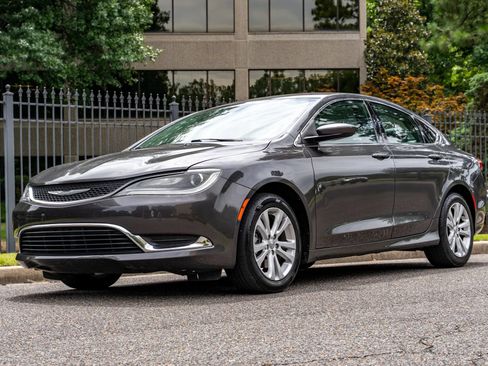 Used 2017 Chrysler 200 Limited Platinum FWD image 1