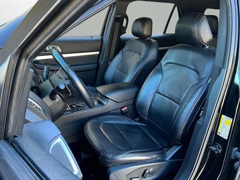 Used 2017 Ford Explorer XLT w/ Equipment Group 202A image 20