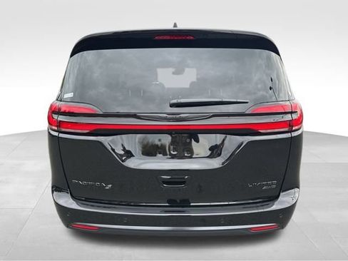 New 2026 Chrysler Pacifica Limited w/ S Appearance Package image 6