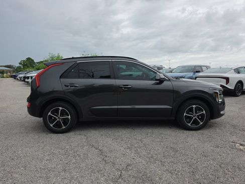 New 2026 Kia Niro EX FWD image 9