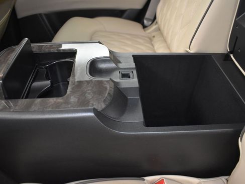 Used 2024 Nissan Armada Platinum w/ Captain's Chairs Package image 17