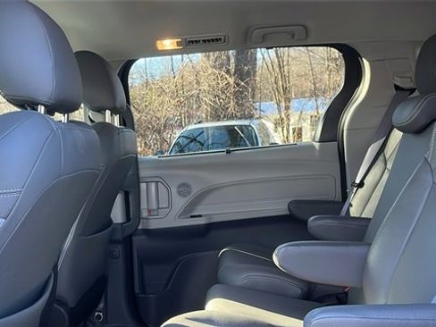 Certified 2023 Toyota Sienna LE image 19