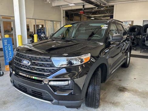 Used 2022 Ford Explorer XLT w/ Equipment Group 202A image 3