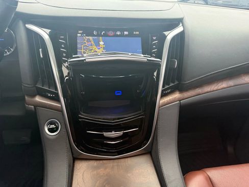 Used 2019 Cadillac Escalade Luxury image 30
